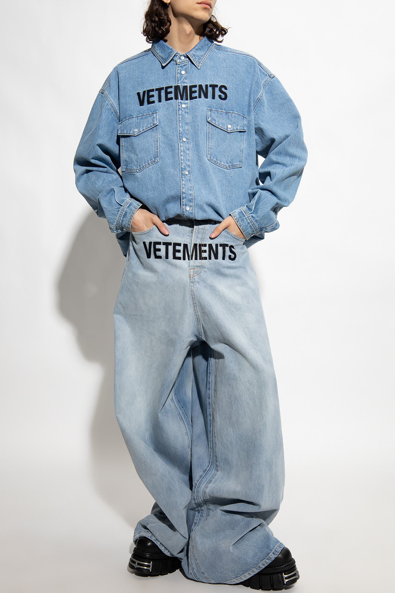 VETEMENTS Denim shirt with logo Men s Clothing Vitkac